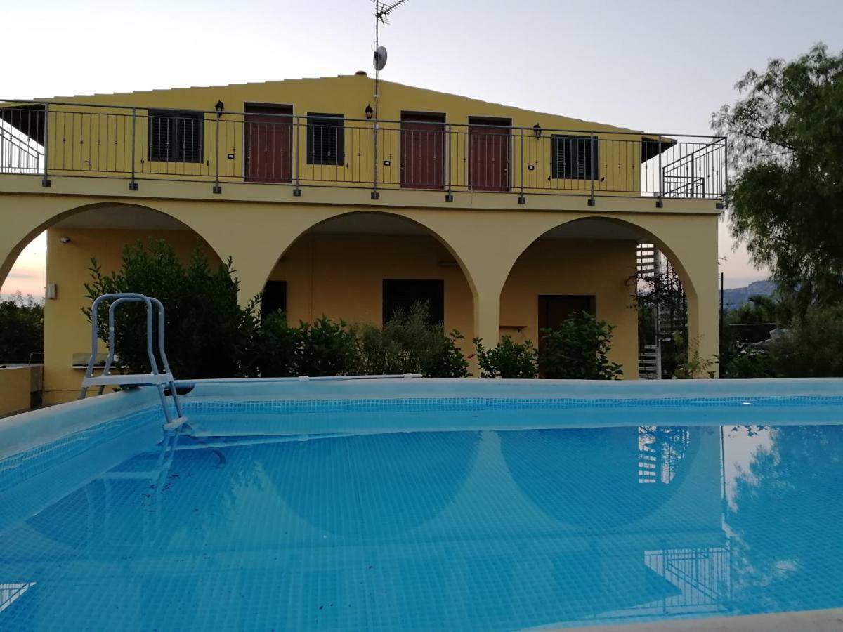 Villa Sole - Finaiti - Appartamento Per Turisti Floridia Exterior foto