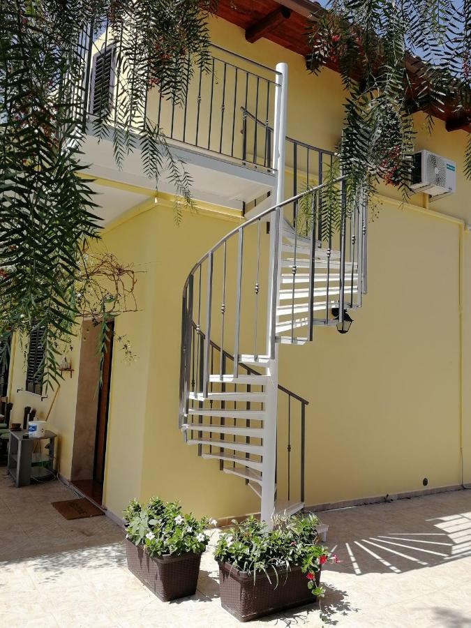 Villa Sole - Finaiti - Appartamento Per Turisti Floridia Exterior foto